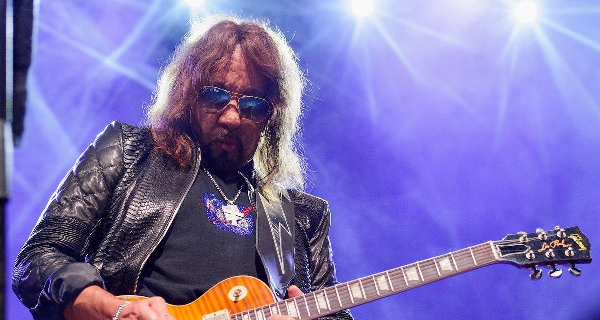 Ace Frehley cancela turnê 2025 por questões médicas