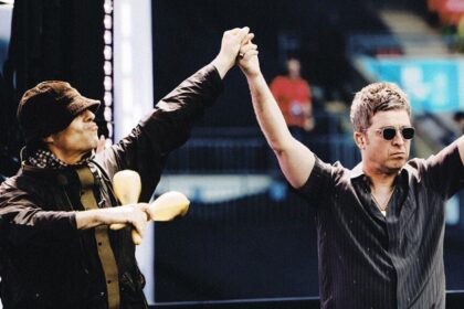Oasis prolongará turnê até 2026, sinaliza Liam Gallagher