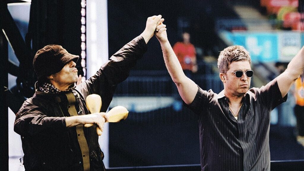 Oasis prolongará turnê até 2026, sinaliza Liam Gallagher