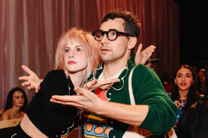 Hayley Williams e Jack Antonoff atacam monopólio de shows