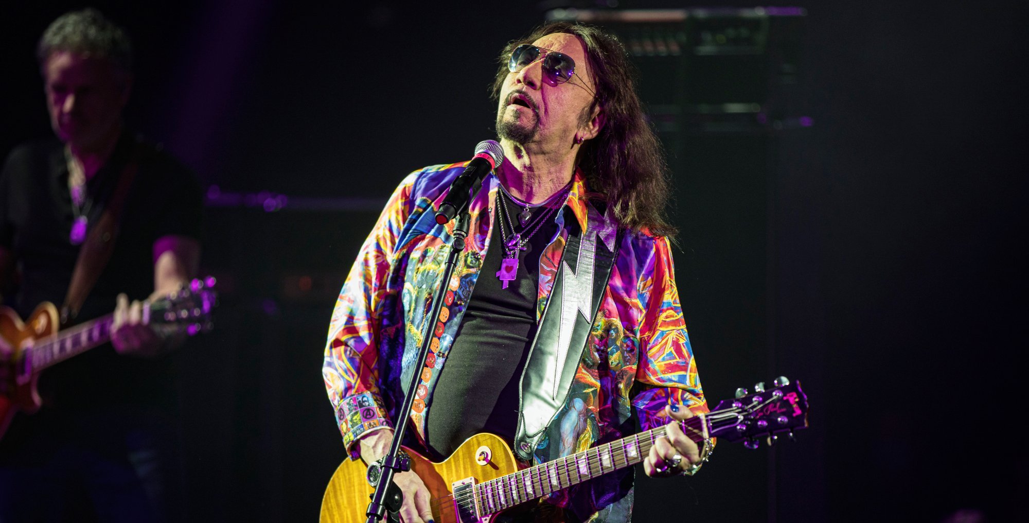 Alice Cooper e mais prestam tributo a Ace Frehley