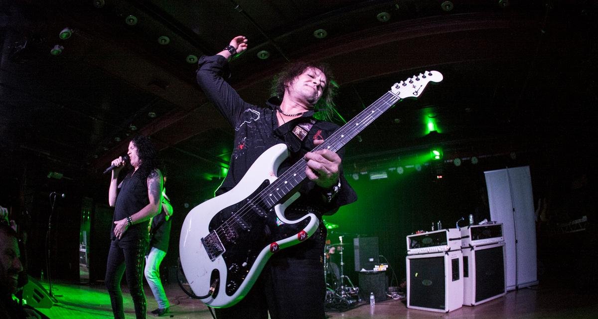 Jake E. Lee recusou suborno para trocar nota em 1989