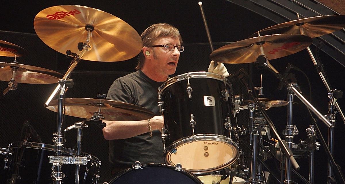 Phil Rudd diz que AC/DC nem ligou para explicar ausência