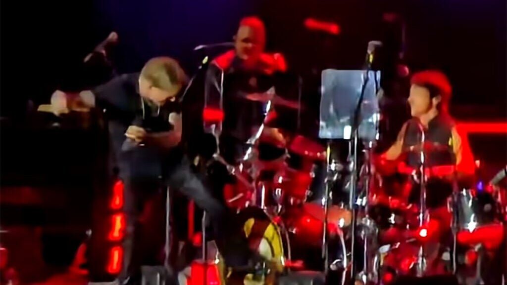 Guns N’ Roses explica saída repentina de Axl Rose