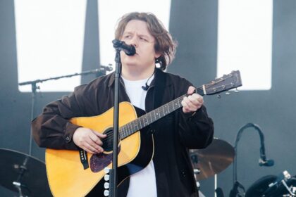 Lewis Capaldi lança Survive EP e novo single “Almost”