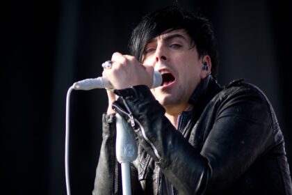 Morte de Ian Watkins: laudo aponta facada no pescoço