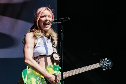 Wet Leg faz cover de ‘Walking on a Dream’ do Empire Of The Sun