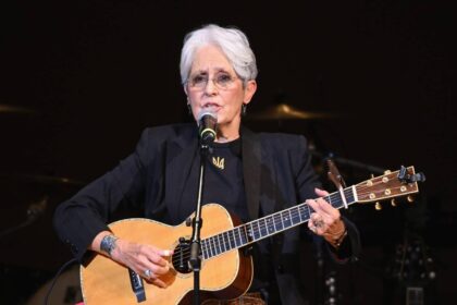 Casa Branca responde a poema de Joan Baez sobre Trump