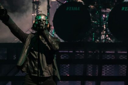 Tobias Forge rebate críticas sobre setlist fixo da Ghost