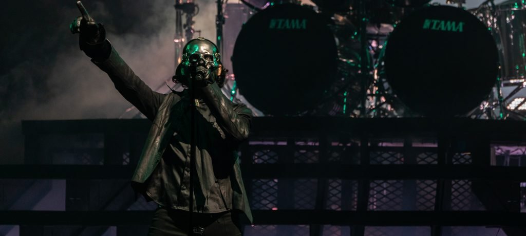 Tobias Forge rebate críticas sobre setlist fixo da Ghost