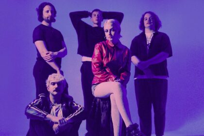 Just Mustard lança álbum inspirado por turnê com The Cure