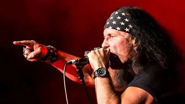 Dave Evans, ex-AC/DC, reúne o RABBIT para celebrar 50 anos da banda