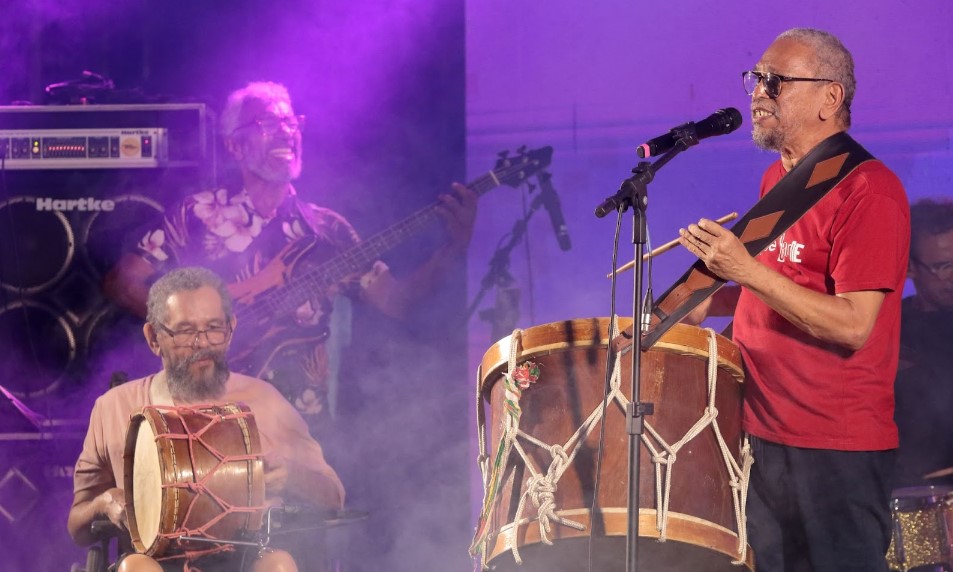 Jaguaribe Carne lança álbum inédito após 22 anos: “Isabel, Sete Cirandas Negras e Um Apito”