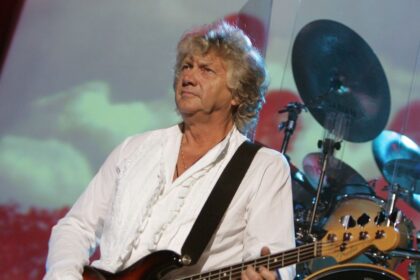 John Lodge, vocalista do Moody Blues, morre aos 82 anos