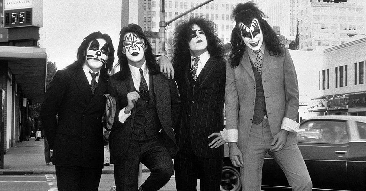 KISS anuncia edição de 50 anos de “Dressed To Kill” com demos e faixas inéditas