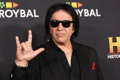 Gene Simmons pede desculpas por fala sobre morte de Ace