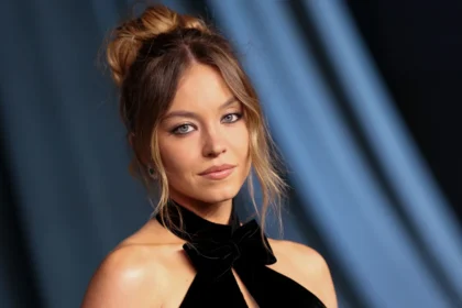Jeff Bezos estaria influenciando escalação de Sydney Sweeney como Bond Girl