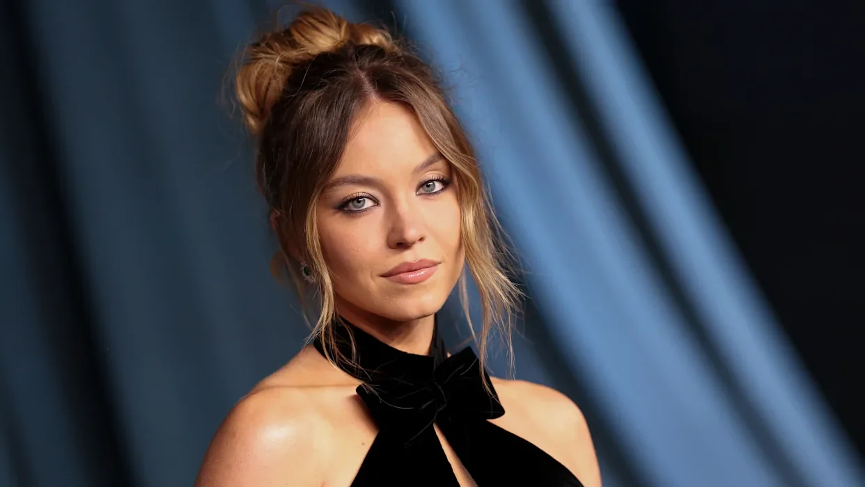 Jeff Bezos estaria influenciando escalação de Sydney Sweeney como Bond Girl