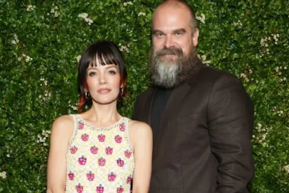 Lily Allen lança “West End Girl” com referências ao ex-marido David Harbour