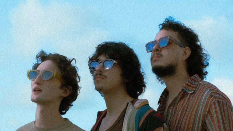 Papôla lança disco de estreia “Esperando Sentado, Pagando Pra Ver”