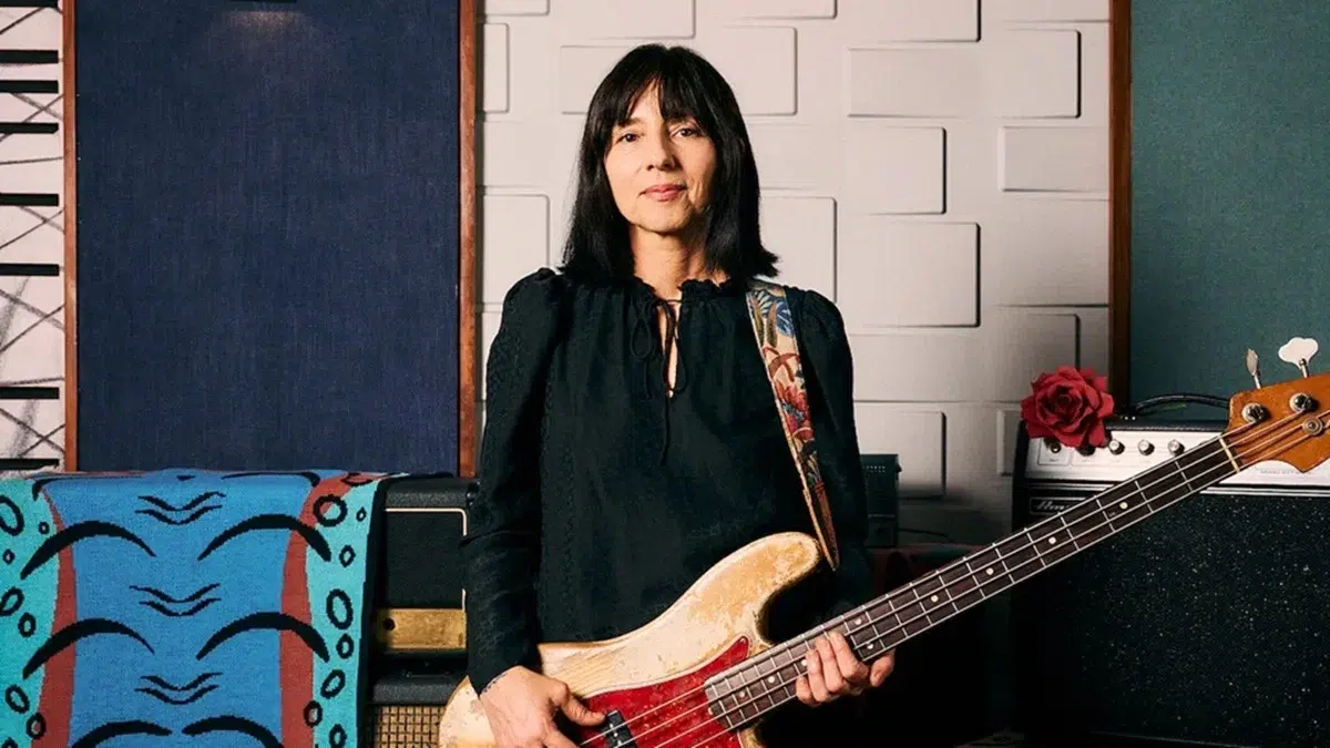 Paz Lenchantin remove faixa de álbum solo após alegações de plágio