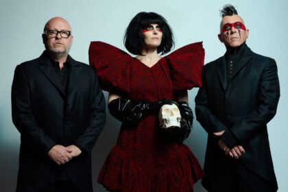 Puscifer lança ‘Self Evident’ e anuncia álbum Normal Isn’t