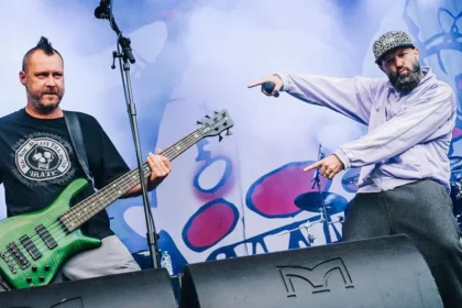 Sam Rivers, baixista do Limp Bizkit, morre aos 48 anos