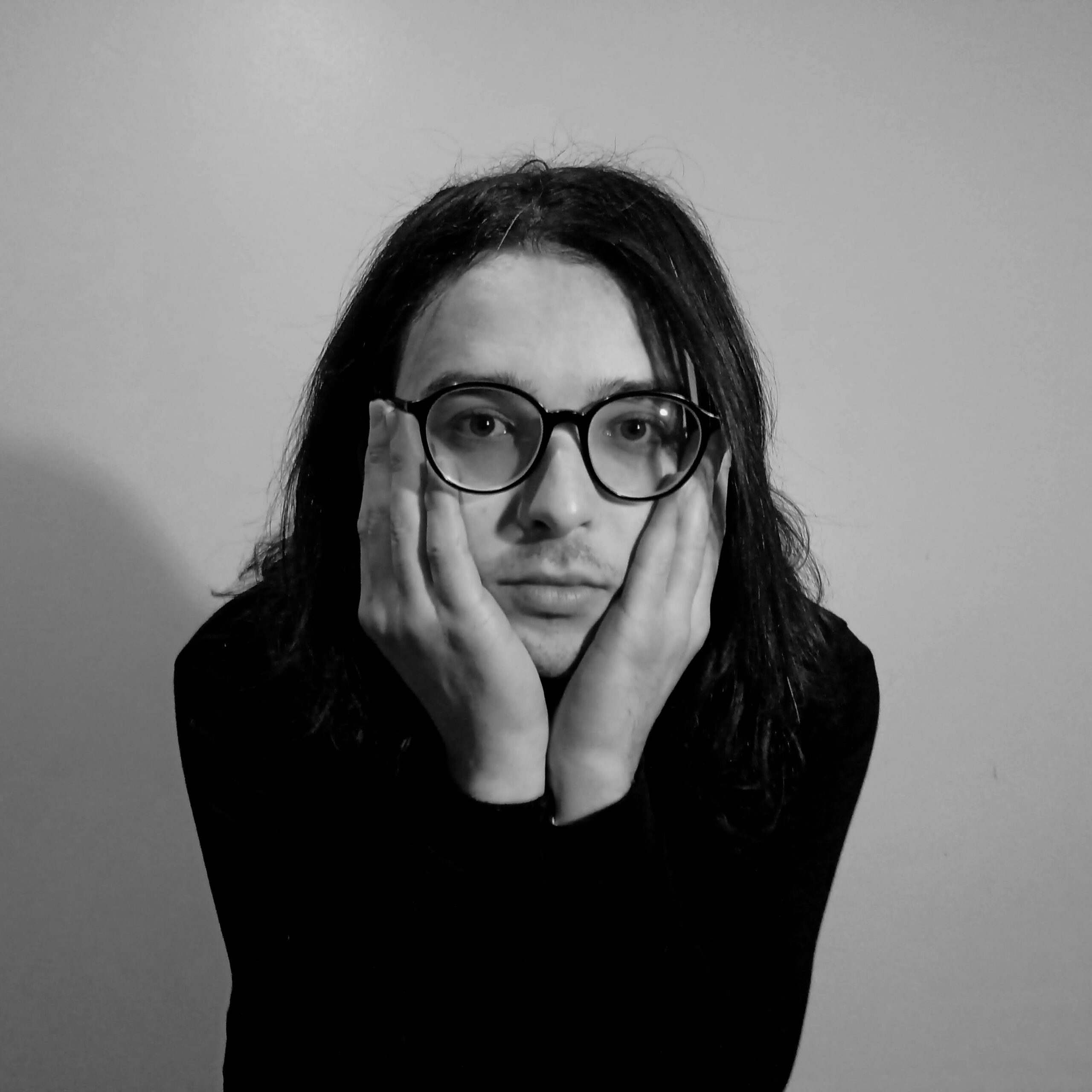 Thomas Almeida estreia na carreira solo com “Tropical Mirage”