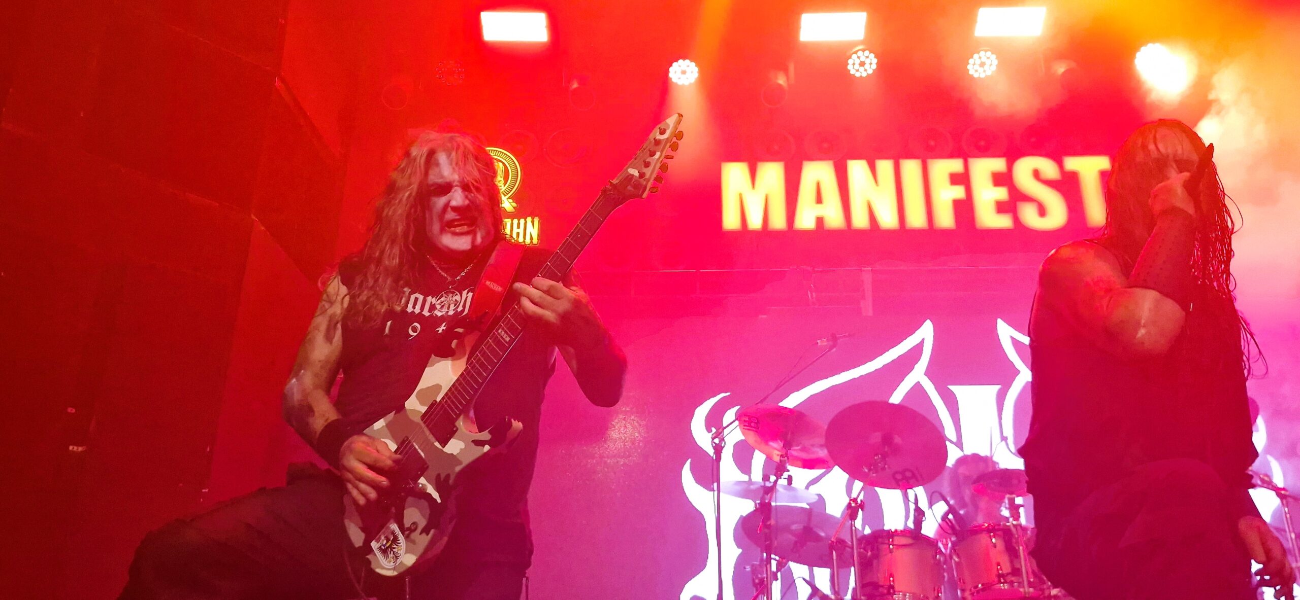 Morgan com suas caras e bocas e Mortuus soltando o verbo, Créditos: Maurício Silva