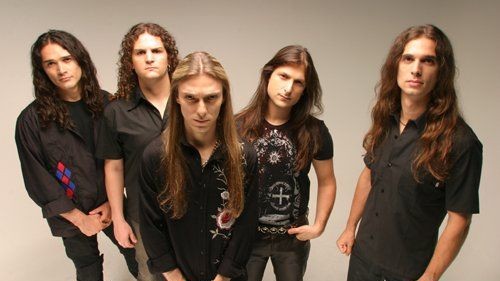 Angra anuncia reunião com Edu Falaschi, Kiko Loureiro e Aquiles Priester no Bangers Open Air 2026