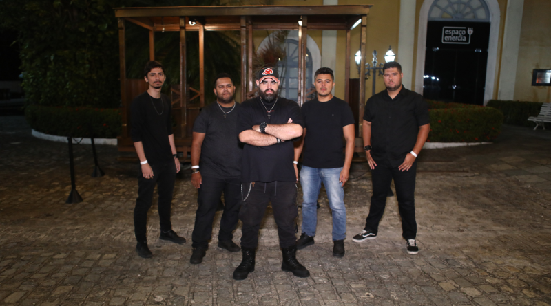 Cais confronta cegueira coletiva e manipulação política em novo single