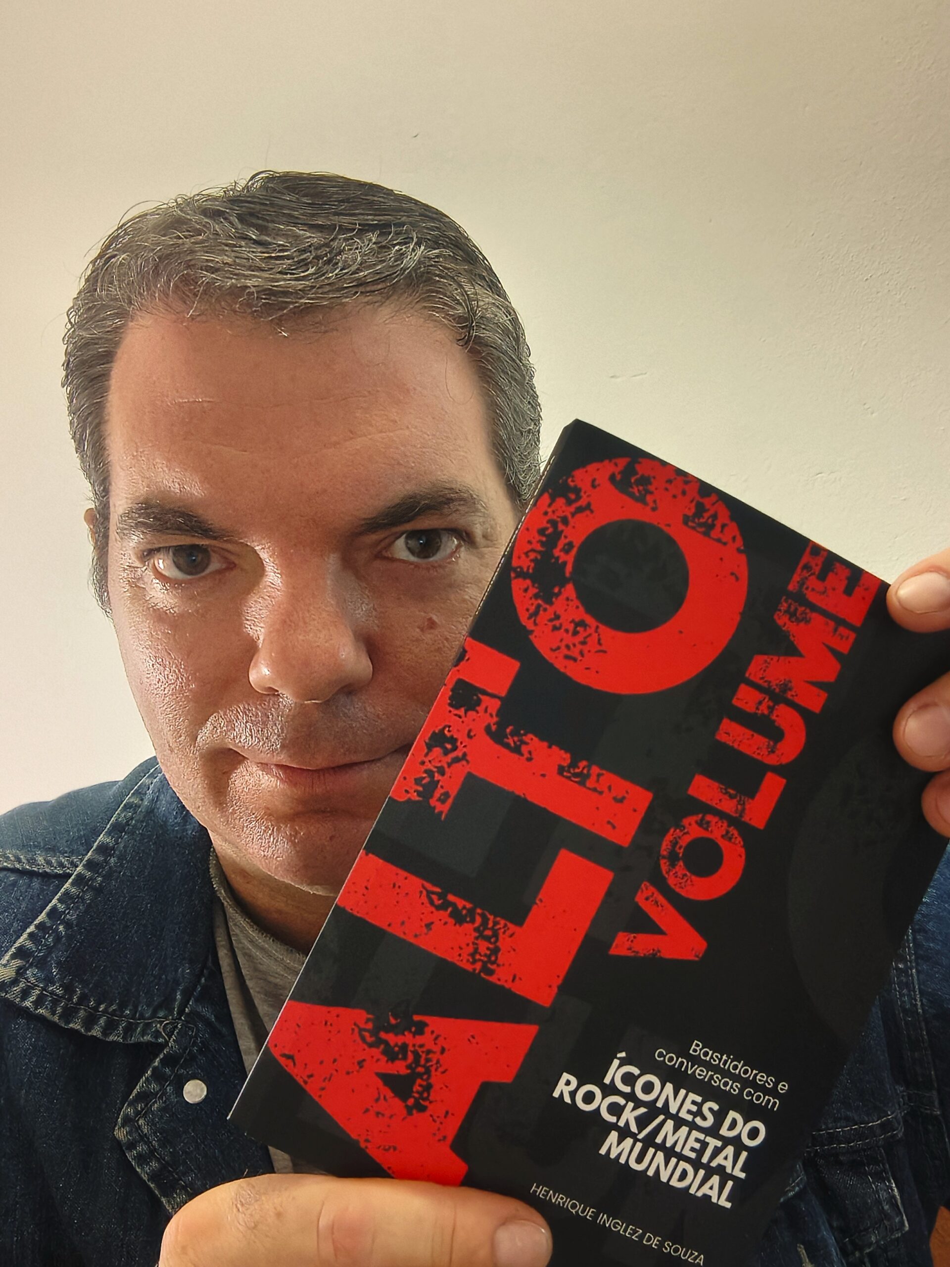 Henrique Inglez de Souza lança livro com bastidores e conversas com ícones do rock