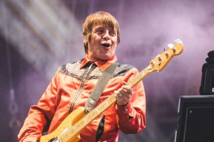 Mani, baixista do Stone Roses, morre aos 63 anos