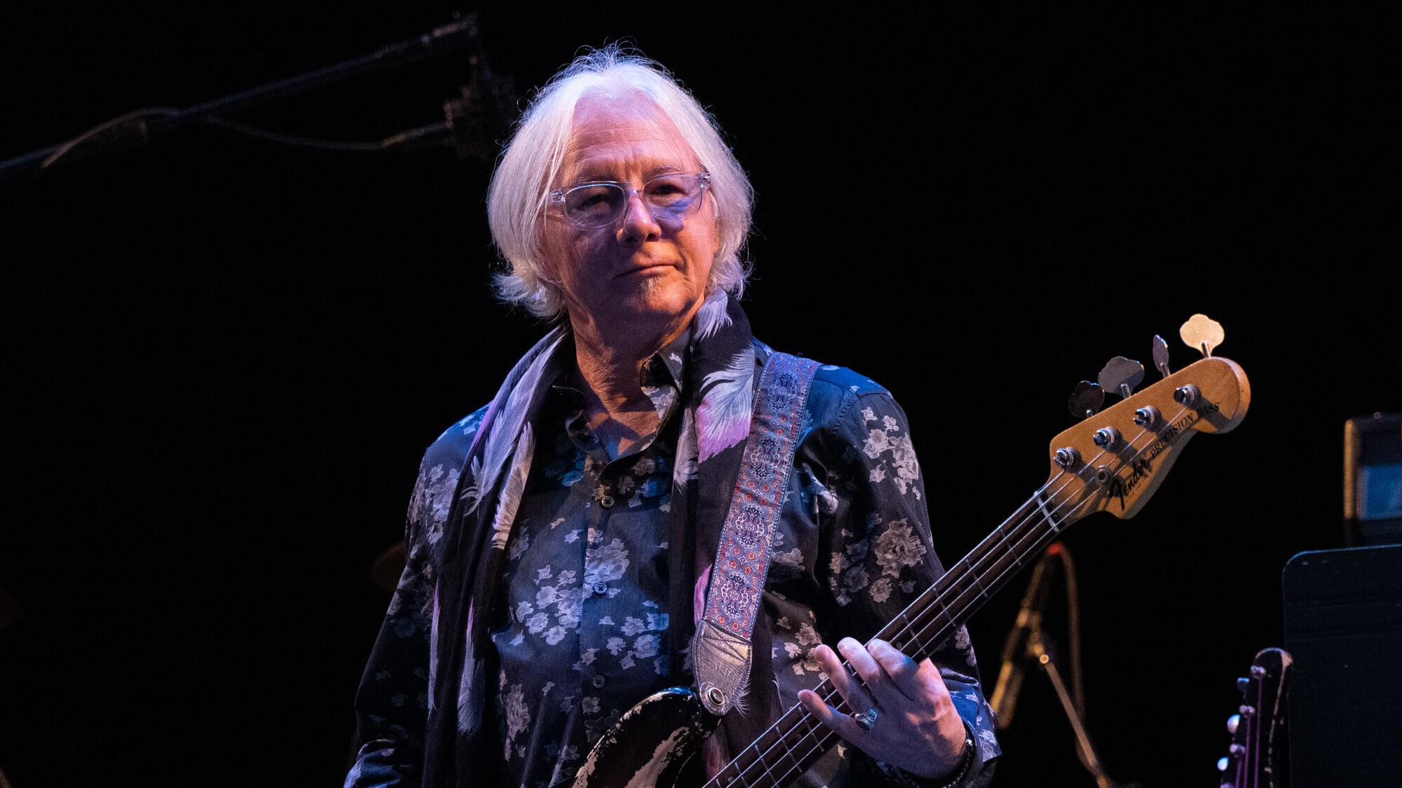 Mike Mills provoca Ariana Grande em single “My Cologne”