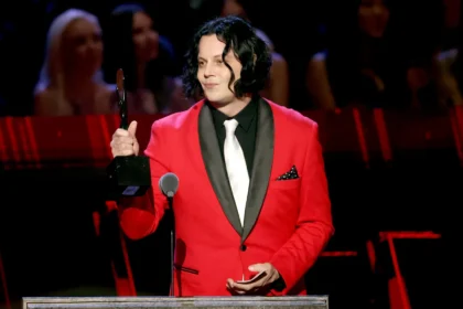 Jack White homenageia Meg White no Hall da Fama do Rock