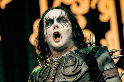 Dani Filth nega acusações de ex-membros do Cradle of Filth sobre salários e contratos