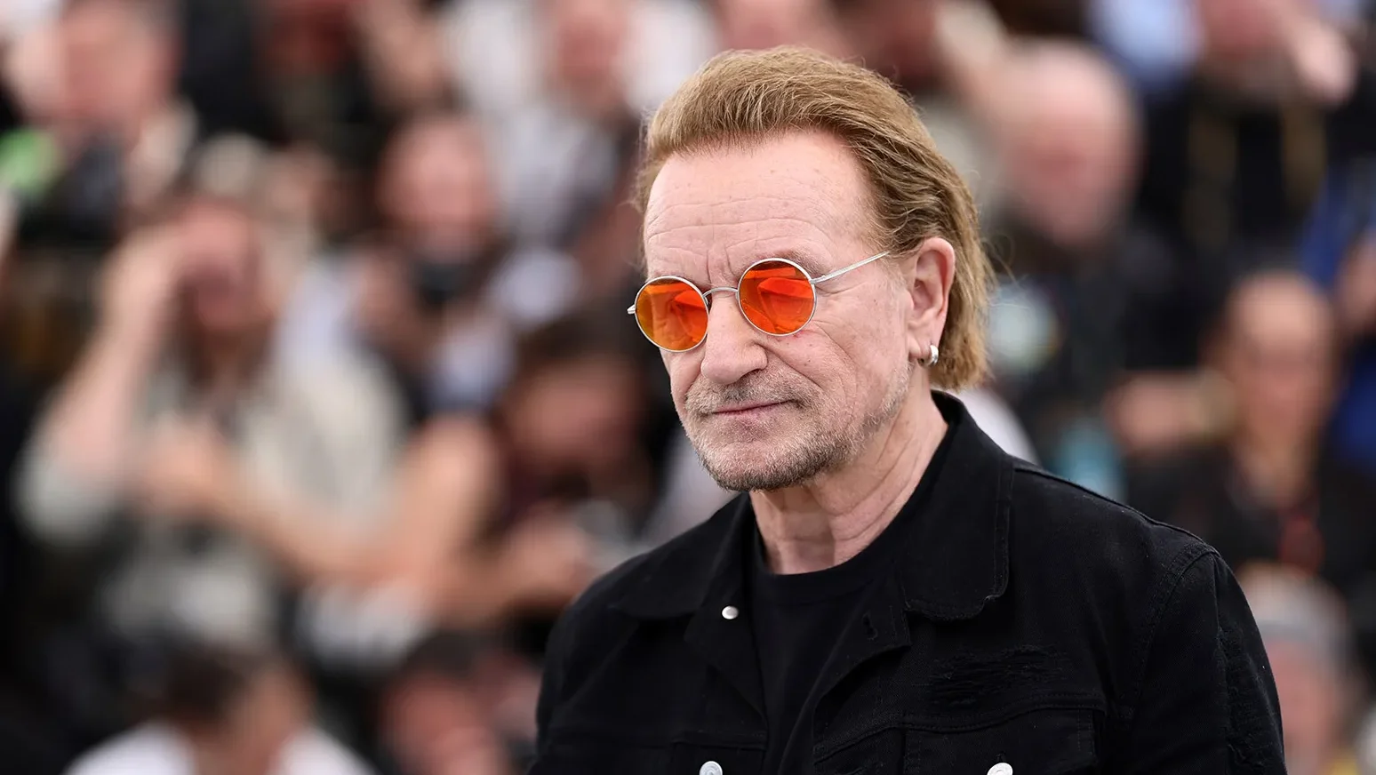 Bono sugere vinda do U2 ao Brasil em conversa com jornalista