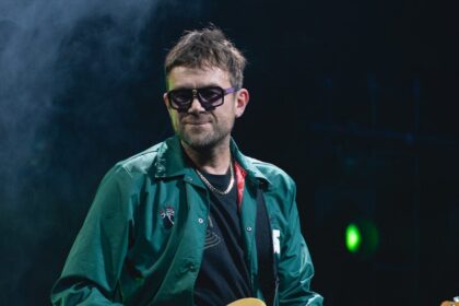 Damon Albarn critica o Coachella e diz ser “rede social”