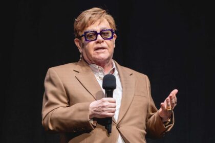 Elton John homenageia Brian Wilson com ‘God Only Knows’