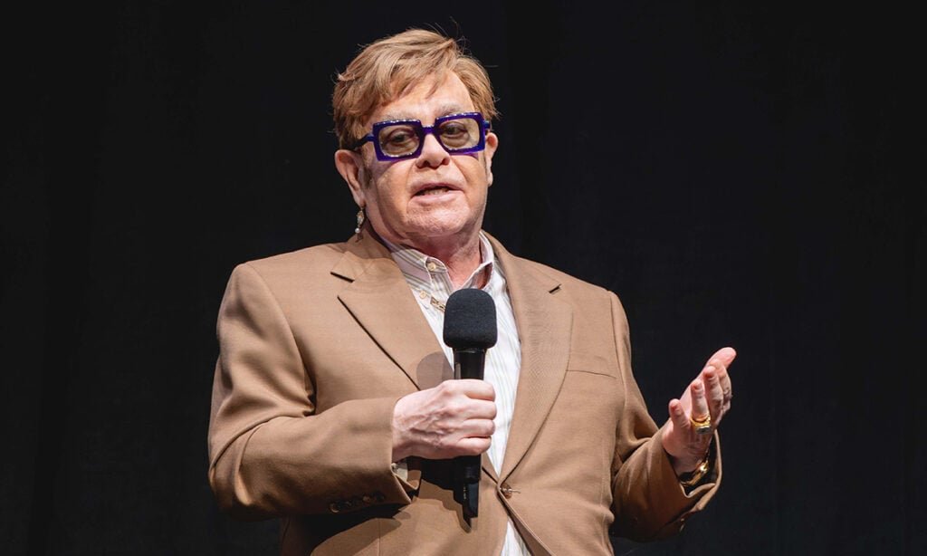 Elton John homenageia Brian Wilson com ‘God Only Knows’