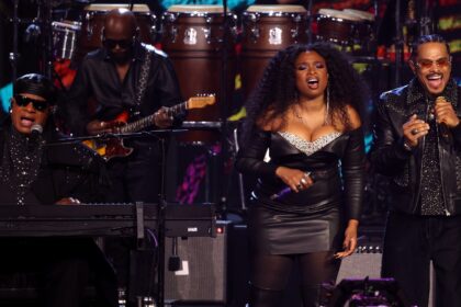 Sly Stone recebe tributo de Stevie Wonder no Hall da Fama