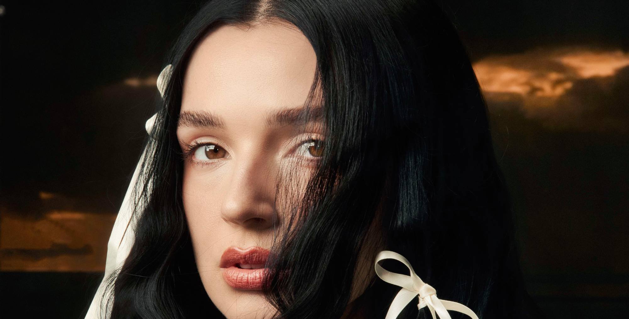 Poppy lança clipe de “Dying To Forget” com participação de Isaac Hale e Stephen Harrison
