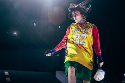Elon Musk rebate Billie Eilish após provocação