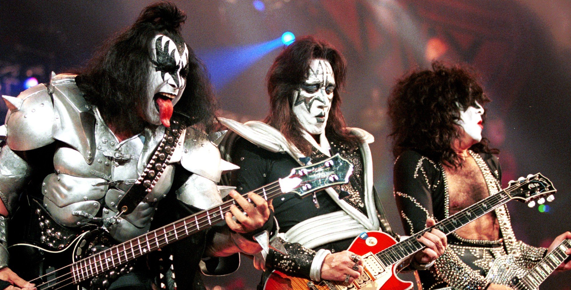 Guitarra smoker de Ace Frehley vai a leilão da turnê final