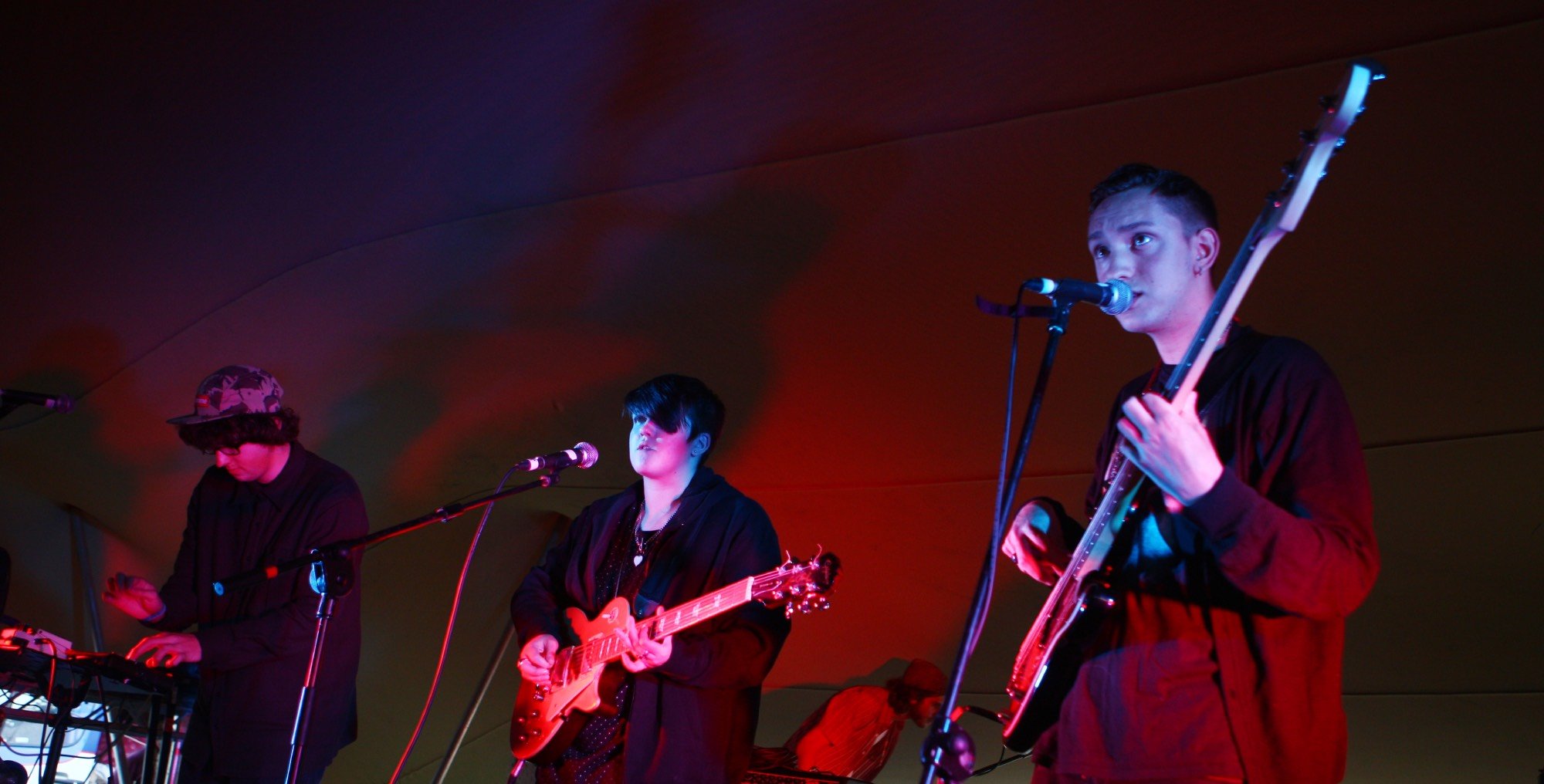 The xx lança edição deluxe do álbum de 2009 com faixas bônus