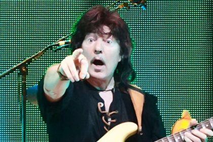 Ritchie Blackmore diz que a maioria dos guitarristas não é gente legal em live de aniversário