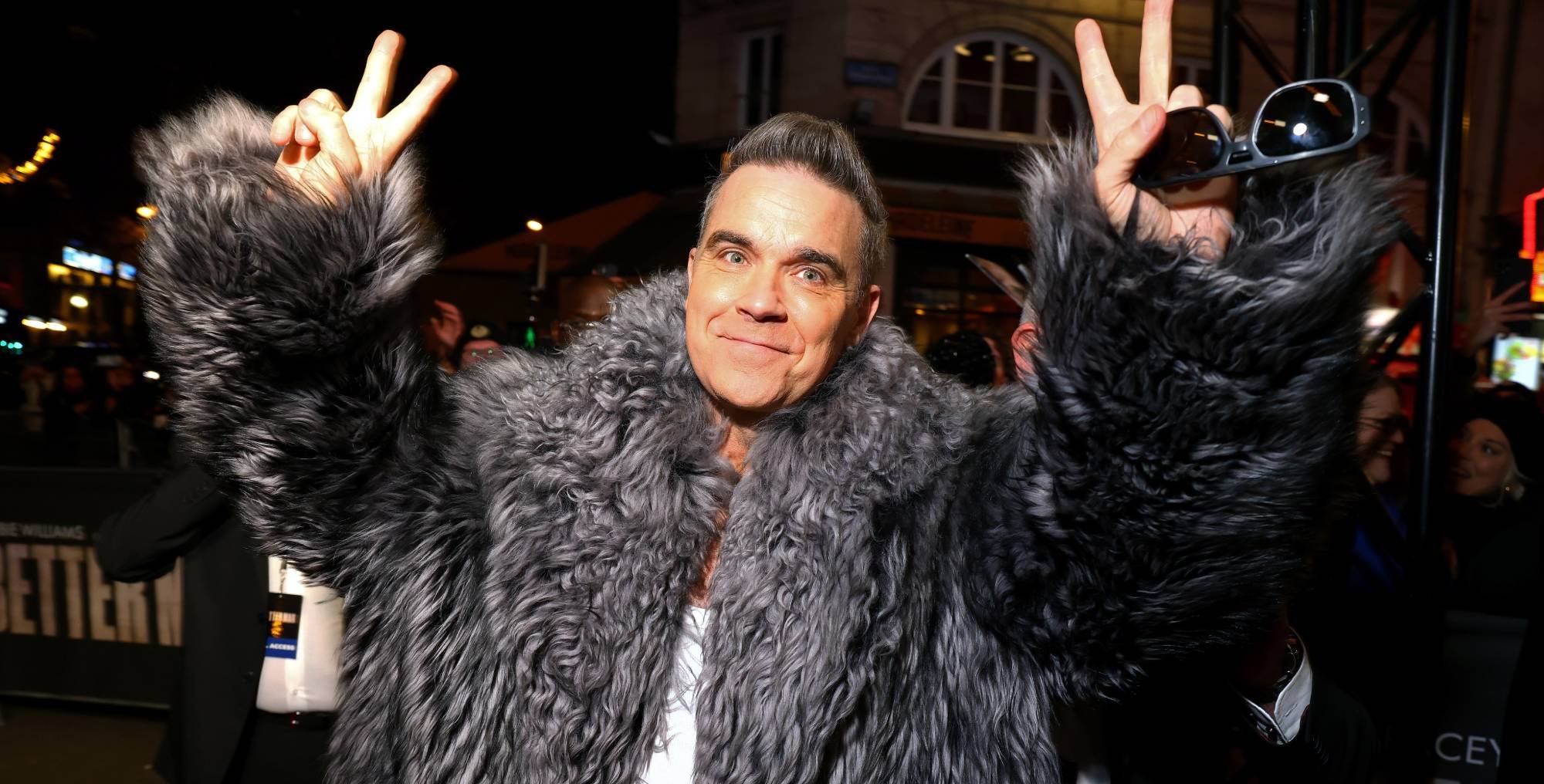 Robbie Williams arma disputa dos boybands mais duros