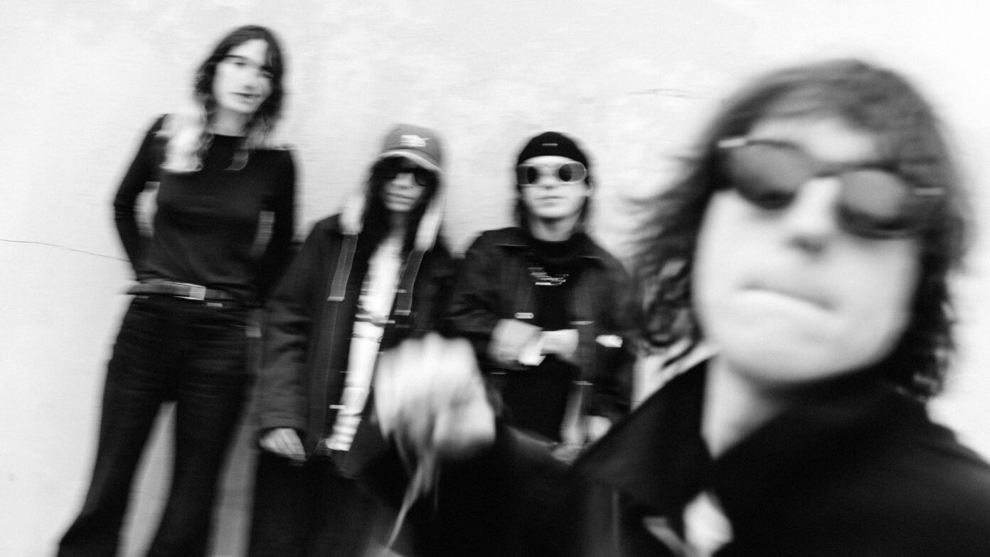 Geese toca cover de New Radicals