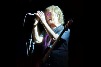Glenn Hughes prova em show de Porto Alegre que idade não é um problema