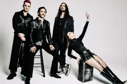 Lzzy Hale, do Halestorm, faz discurso inspirador na abertura da exposição ‘Women in metal’ no Rock & Roll Hall of Fame
